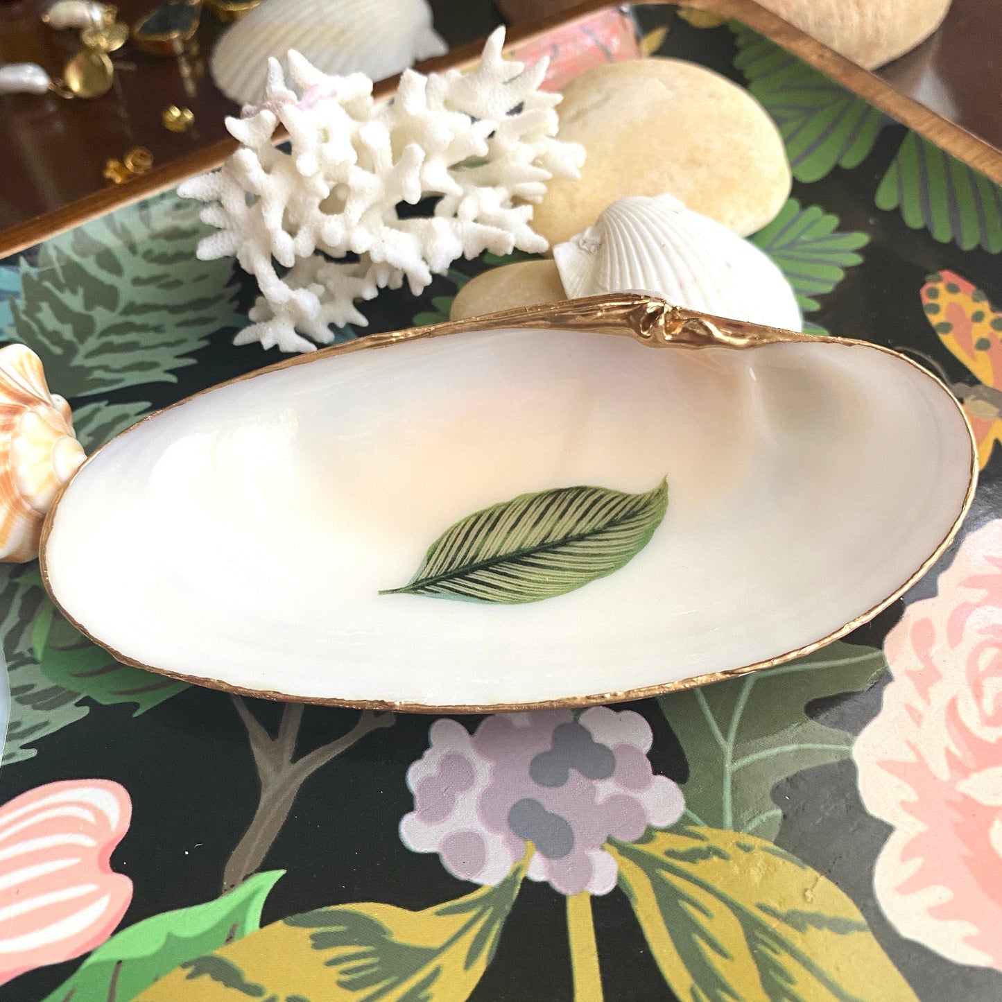 Decoupage Botanical Clam Shell Ring Dish – Hand-Painted Jewelry Holder, Housewarming Gift