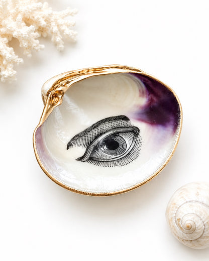 Decoupage Clam Shell Lover's Eye Art
