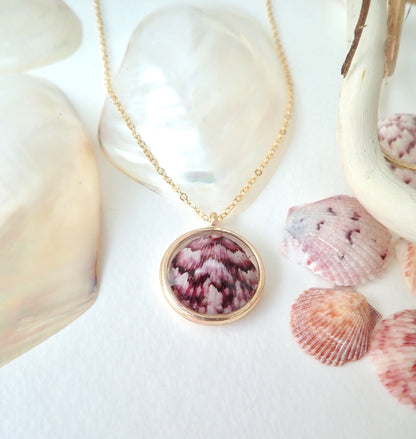 Hand-made Real Seashell Calico Scallop Shell Pendant Necklace