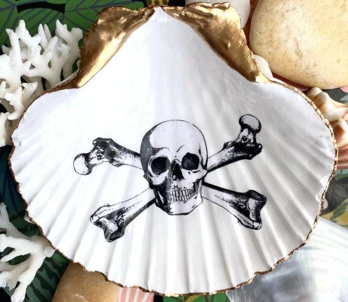 Skull & Crossbones Scallop Shell Trinket Dish, Pirate Ring Dish, Gothic Coastal Decor, Goth Gift